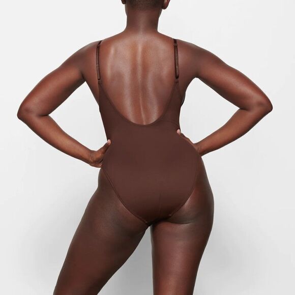 NWT Skims Scoop Neck One Piece Swimsuit Size Medium In Cocoa - Picture 3 of 5